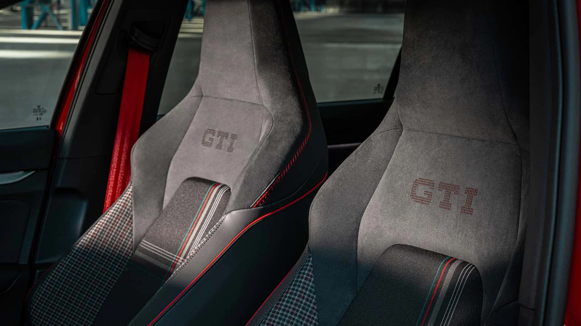 2026-volkswagen-golf-gti-edition-50-39