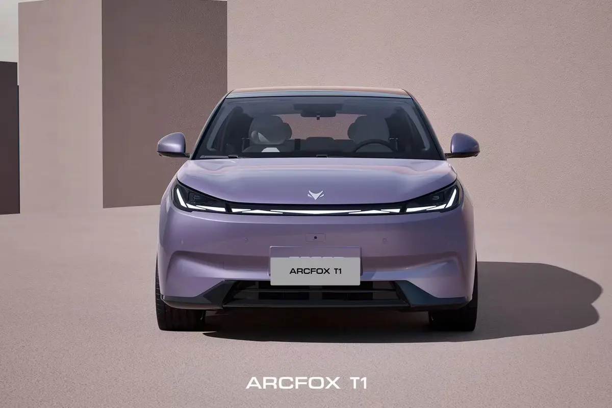 2025款北汽极狐 T1-12