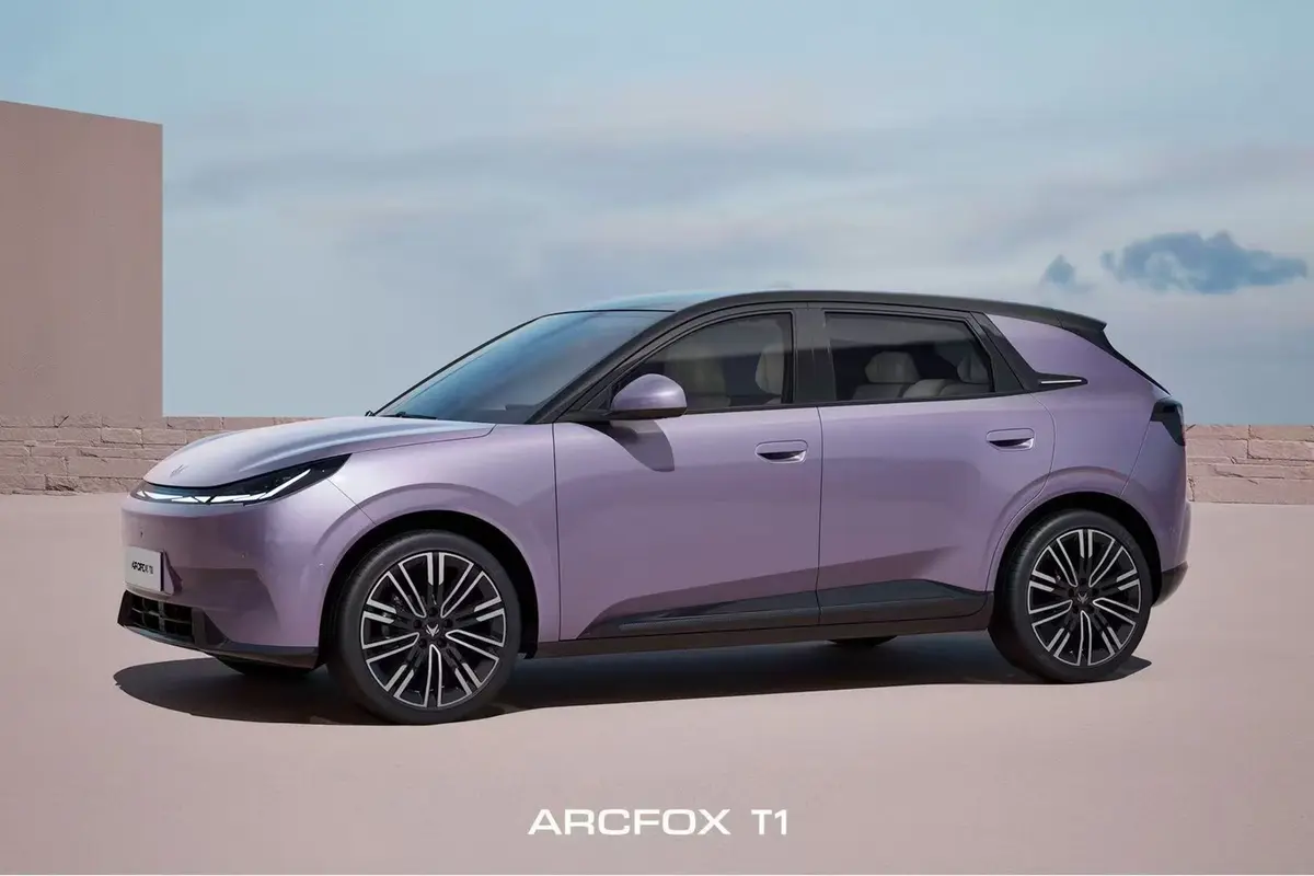 2025款北汽极狐 T1-17