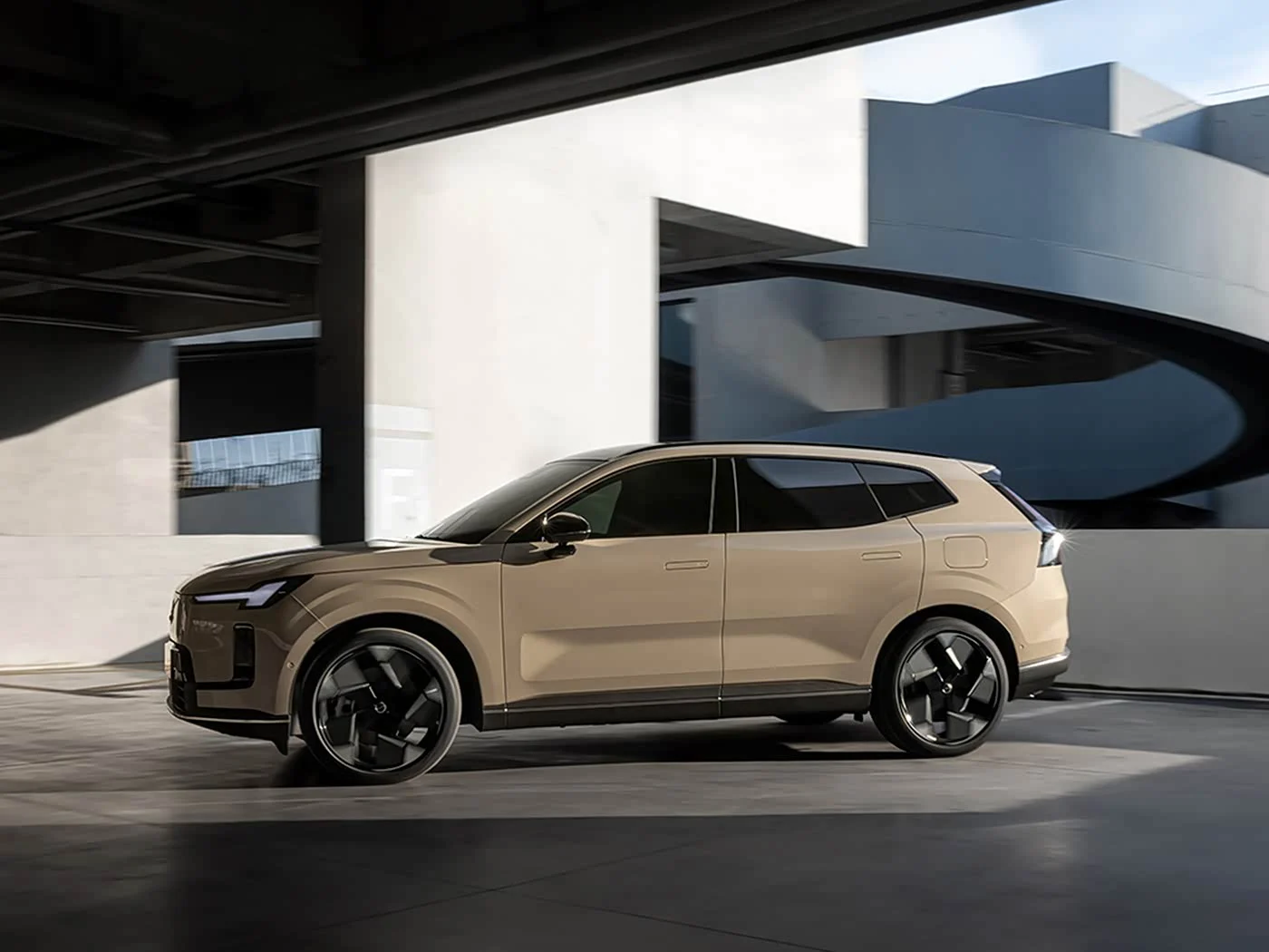 2025款沃尔沃XC70插混01