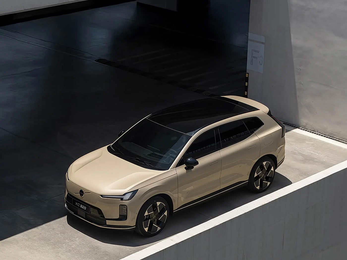 2025款沃尔沃XC70插混02