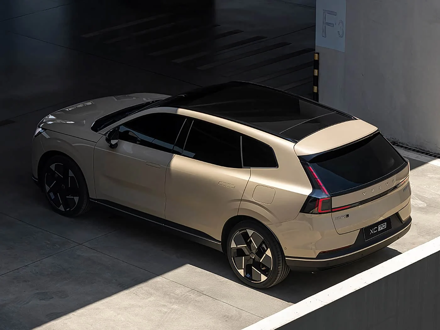 2025款沃尔沃XC70插混04