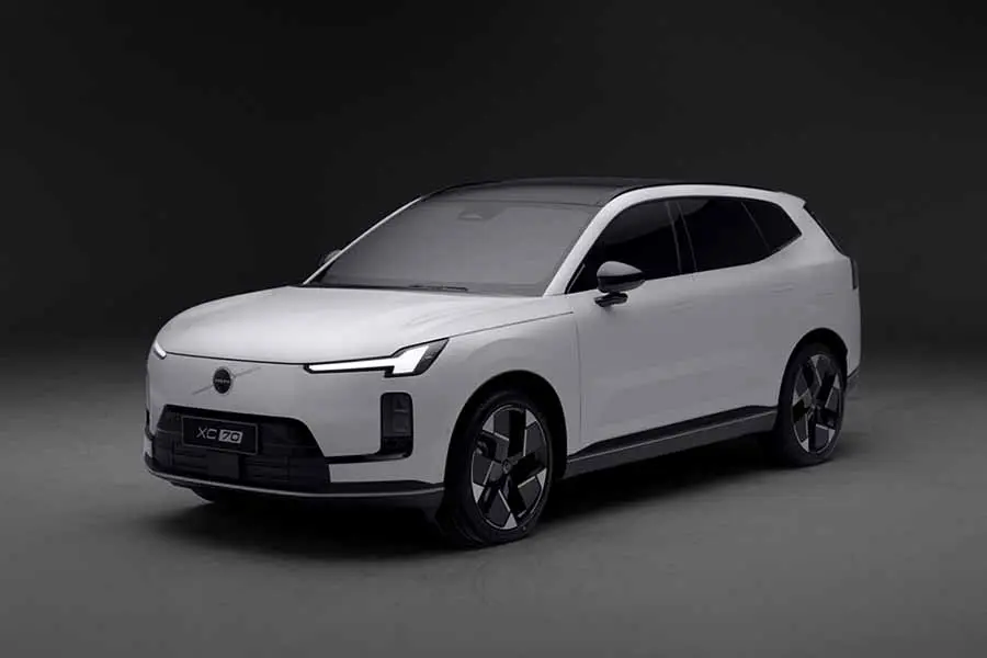 2025款沃尔沃XC70插混版水晶白01