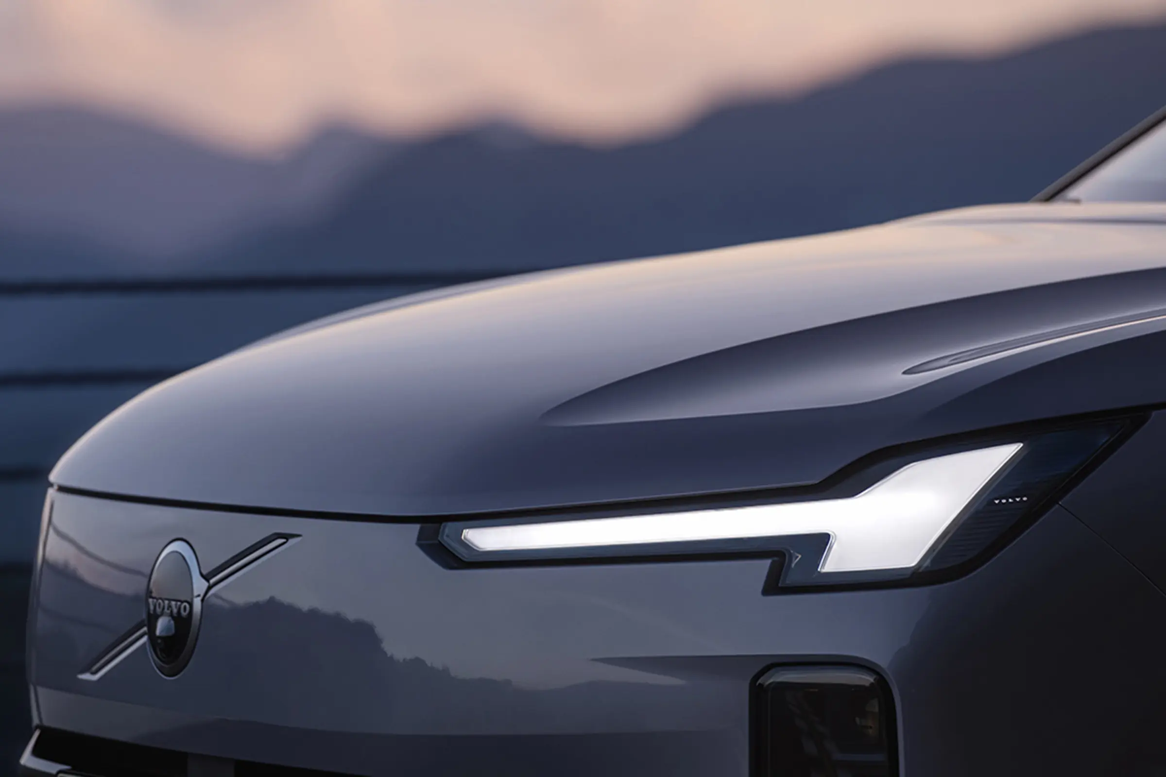 2025款沃尔沃XC70插混版霞光灰05
