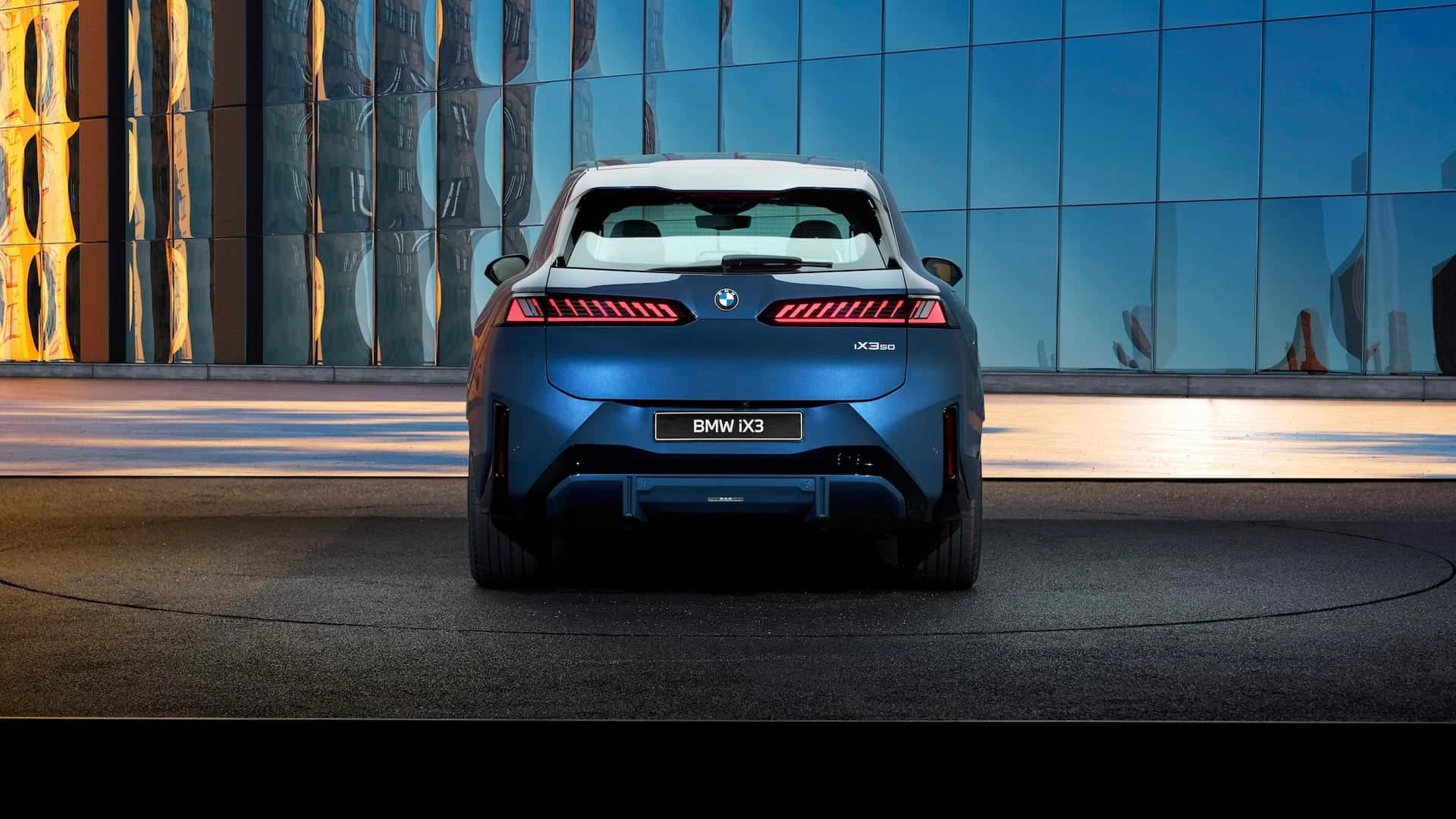 2026 BMW ix3-010