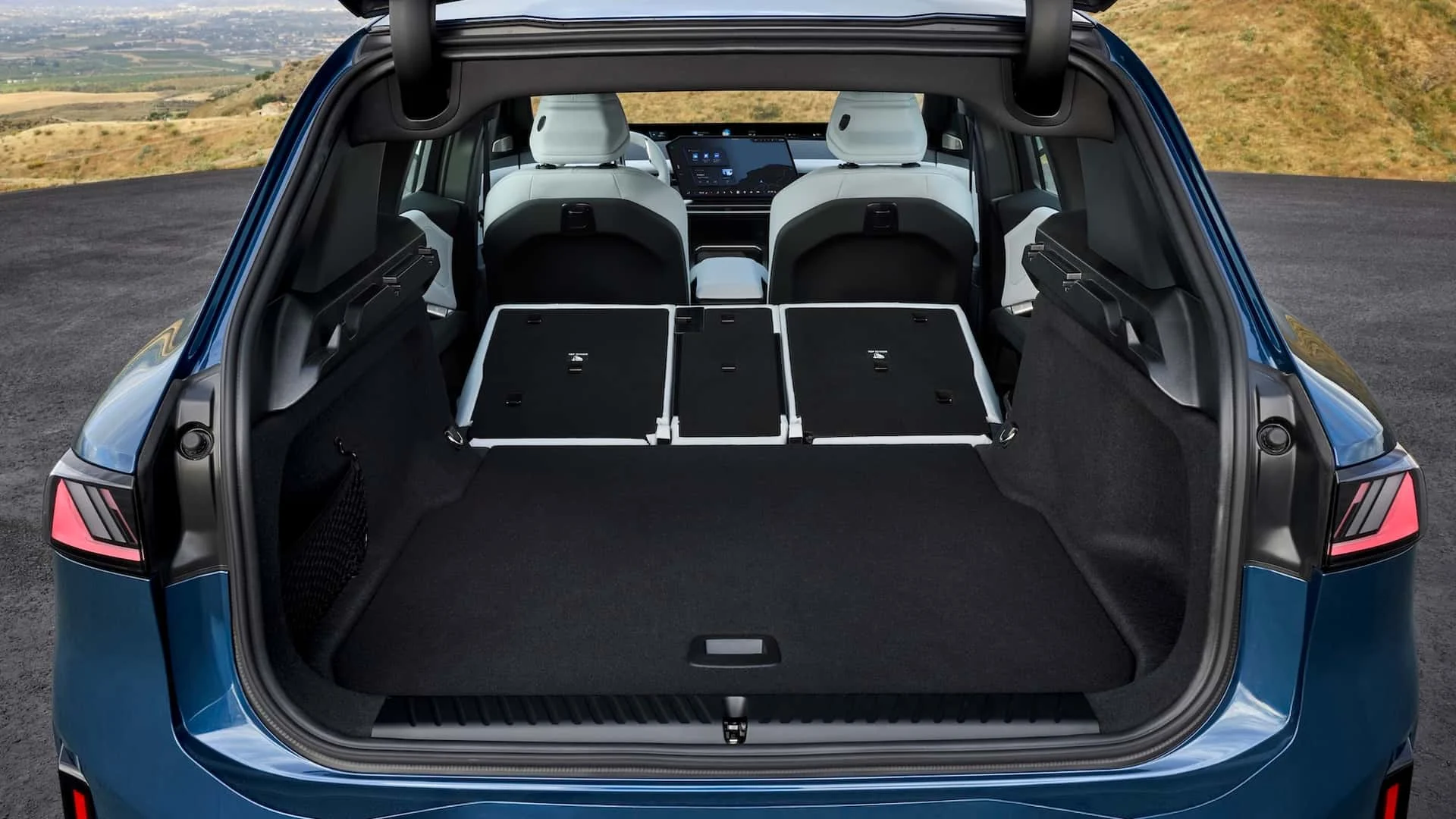 2026 BMW ix3-017