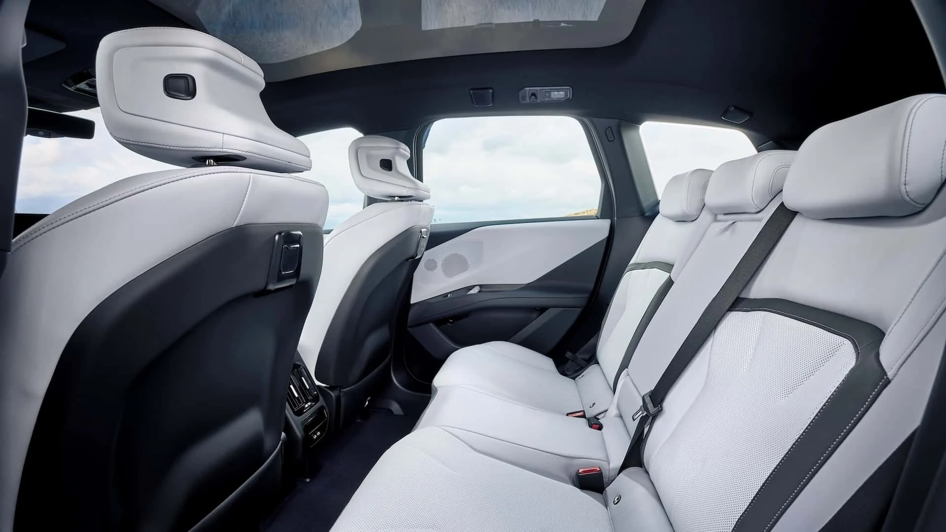 2026 BMW ix3-019