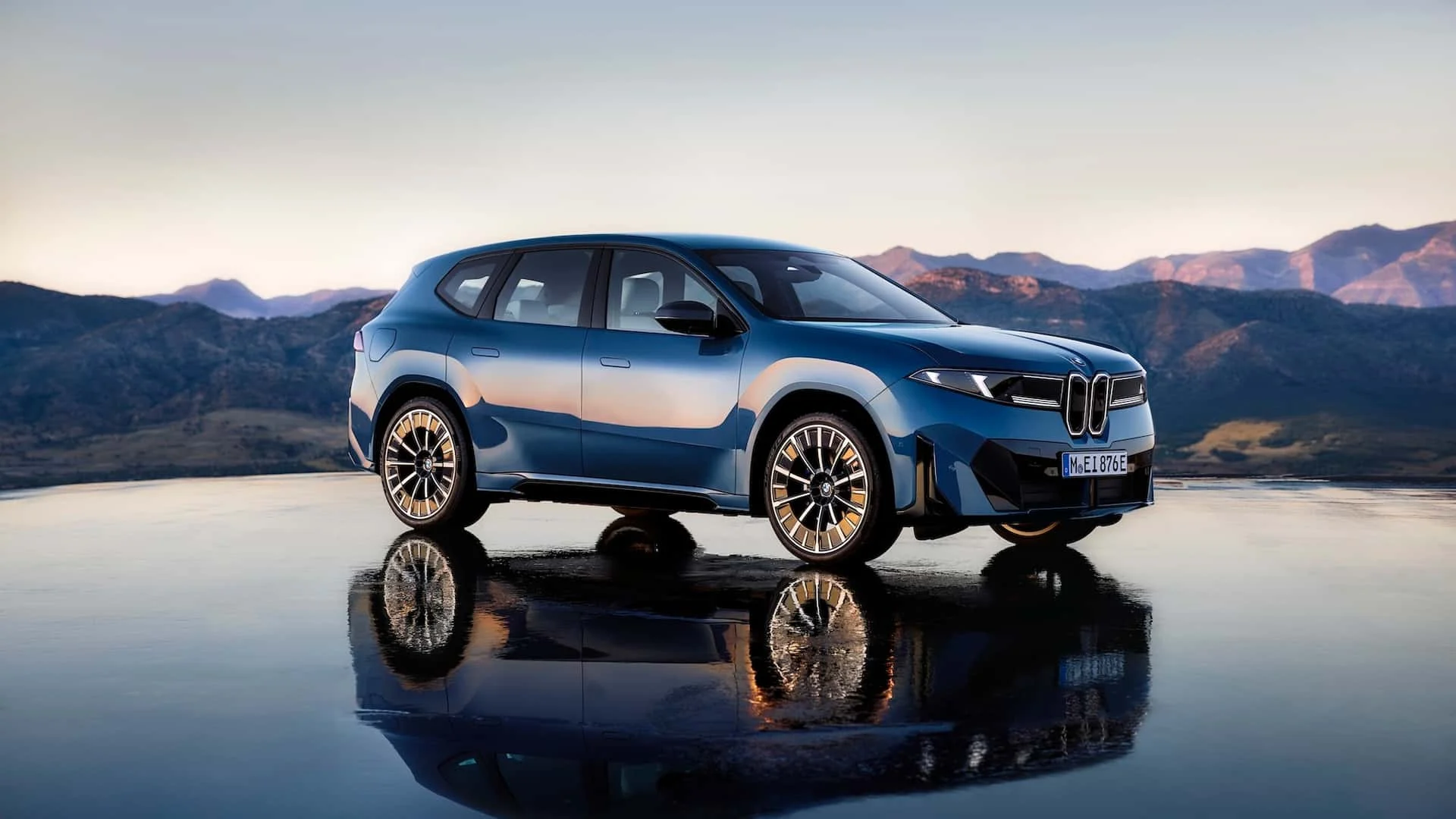 2026 BMW ix3-031