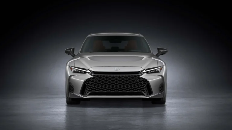 2026-lexus-is-01