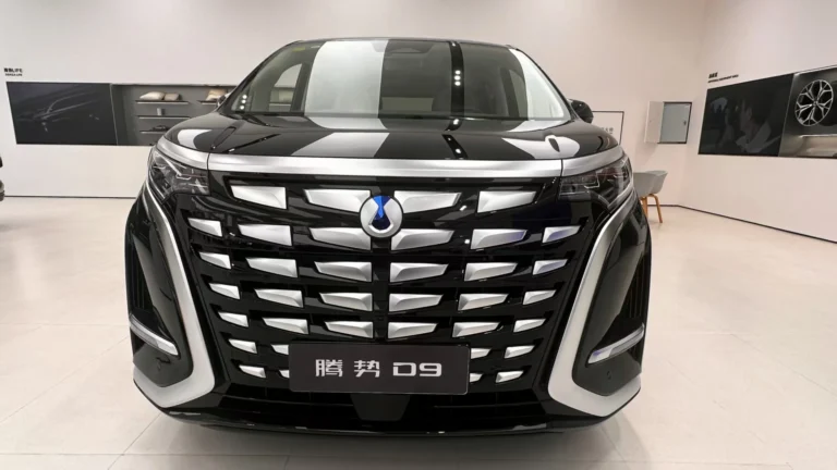 Chinese Car 2025 Denza D9 DM-i PHEV MPV Interior & Exterior Immersive Experience